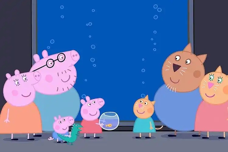 手绘儿童简笔画小猪佩奇与小猫坎迪一家在水族馆相遇