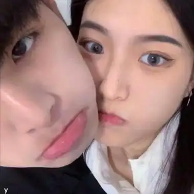 好看不易撞双人真人情侣头像