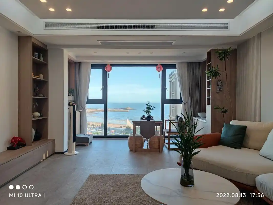 阳台佛龛柜 阳台不再是晾衣洗衣区了,做泡茶区,一侧做水吧柜,一侧做