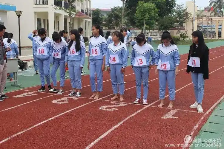 2018年陵水县东华初级中学举行第二次中招体育模拟测试