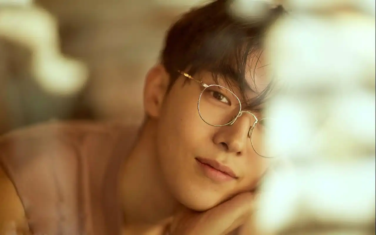 韩国帅哥南柱赫时尚帅气写真电脑壁纸高清大图预览1920x1200_日韩明星