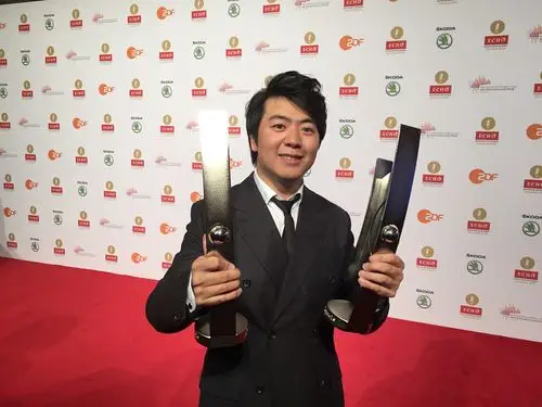 郎朗斩获个人第九个德国古典回声大奖