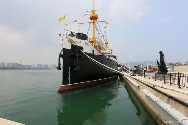 昨天提到"定远"级铁甲舰上装6磅(57毫米)单管哈乞开斯速射炮发射的