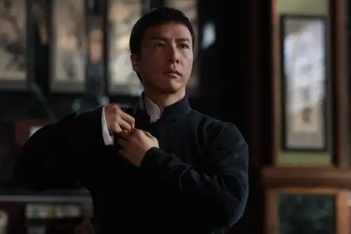 李小龙是叶问是最喜爱的弟子,为何叶问却"诅咒"李小龙会短命?