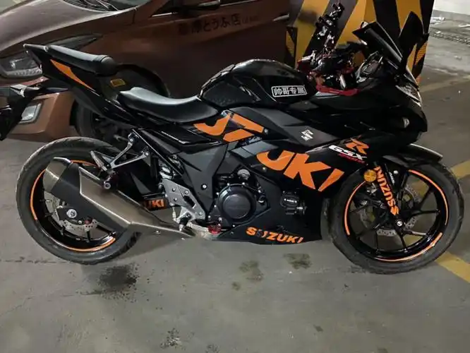 适用于铃木gsx250r摩托车身贴改装配件拉花英文全车贴花个性防水防刮