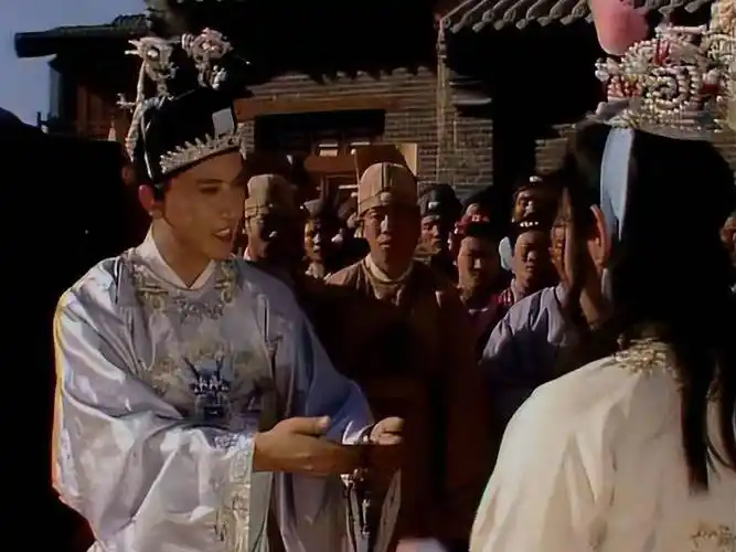 宝玉见到北静王为何恭敬谦卑,接受聆训?他不是反感仕途经济吗?