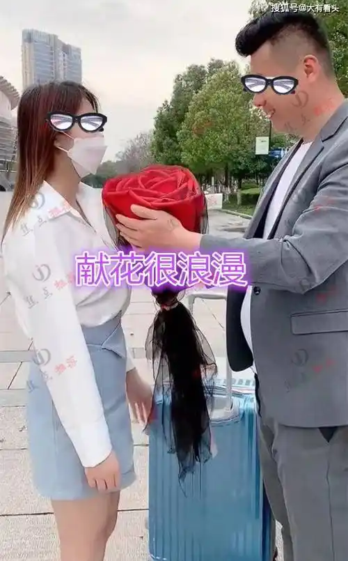 女网友千里奔现,男子摘下她的口罩:相貌差距太大,不是我的菜_女子