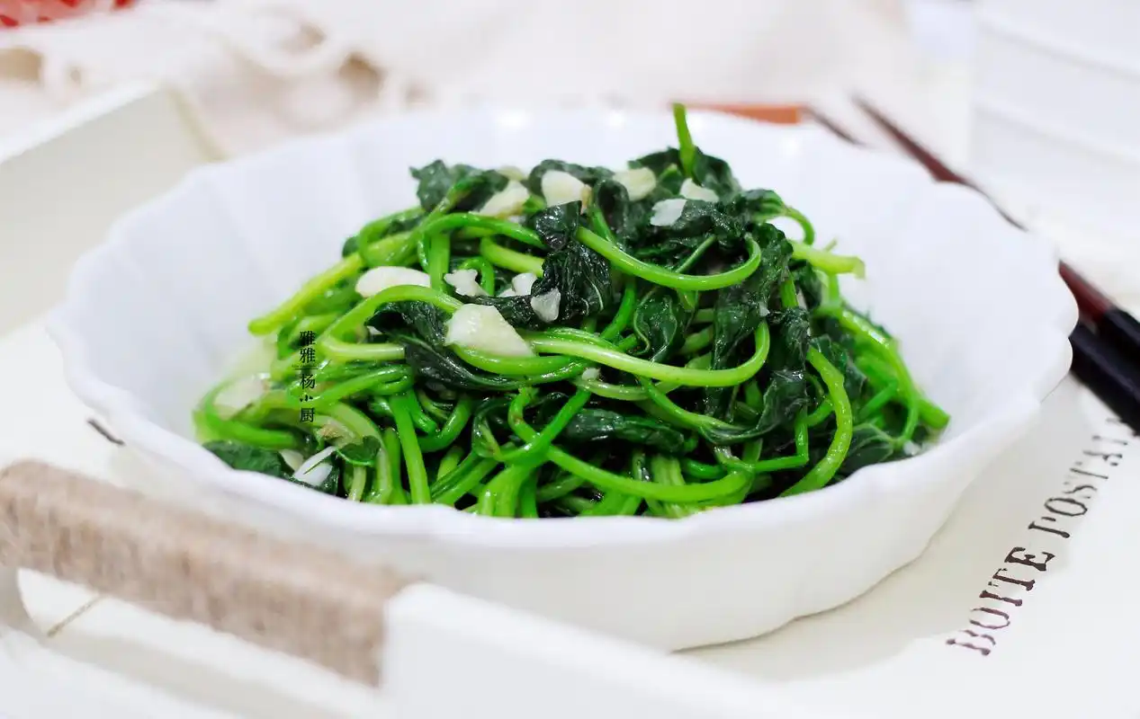 番薯叶千万别直接下锅炒,多加这一步,香嫩可口,一上桌就抢光