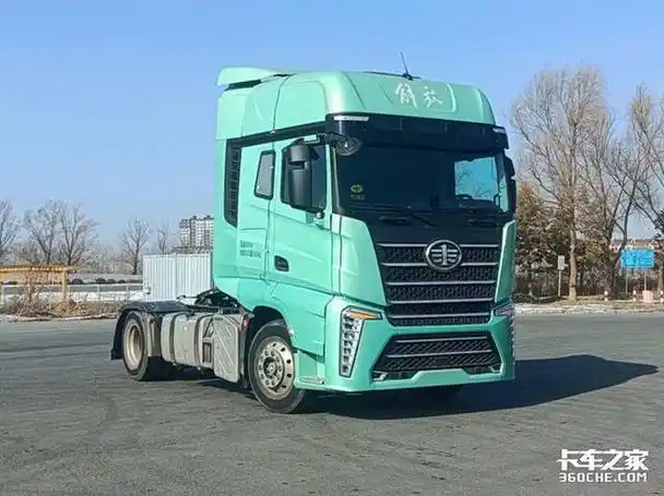 迈入700马力!解放j7创领版曝光,电子后视镜已经装上了?