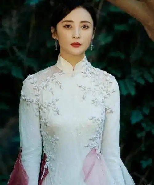 10位女明星旗袍斗艳出糗还是惊艳就在一念之间,秦岚王鸥应验了