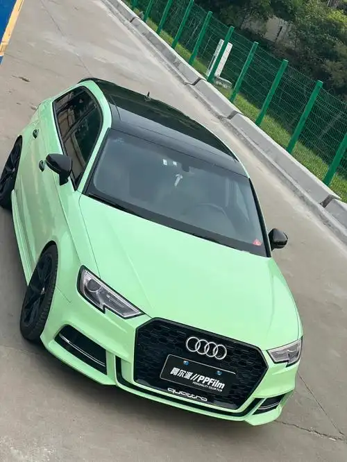 颜色看上去像一瓶清新动人的薄荷味的汽水93阳光下泛着透通的光泽