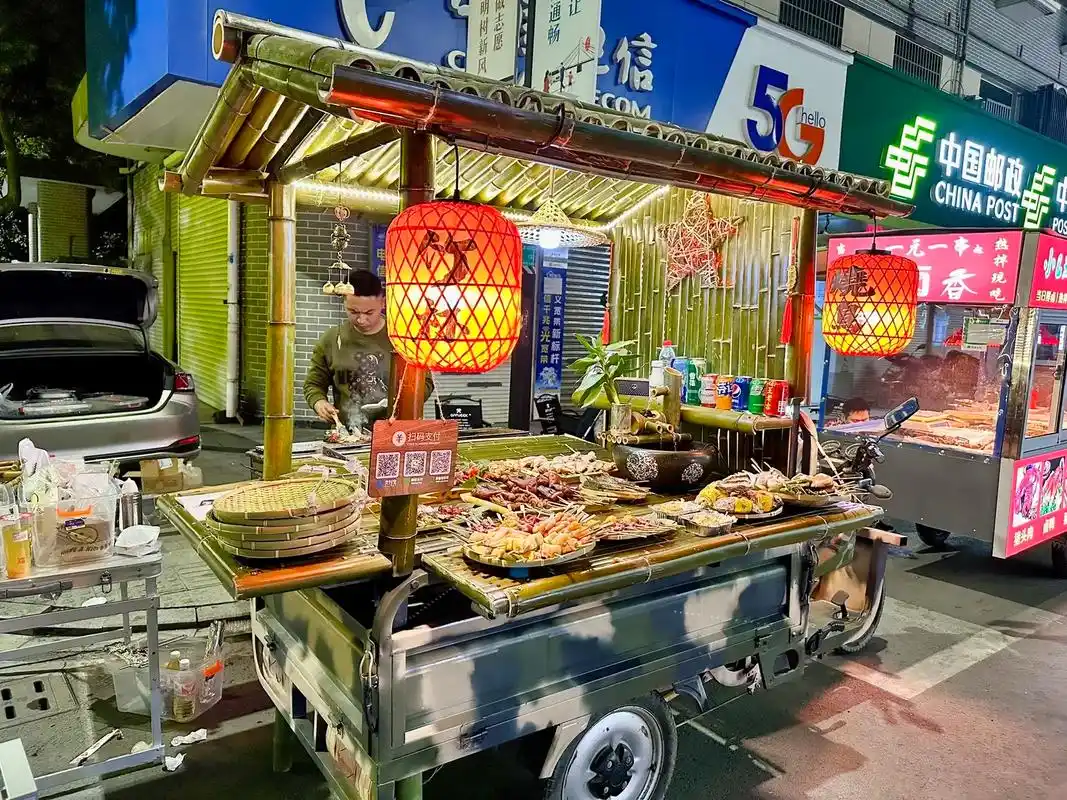 记录摆摊生活 #生活的烟火气息 #三轮车改装 #退伍不褪色 - 抖音