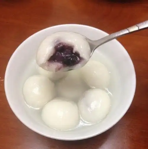 吃货甜做的桂花蓝莓汤圆