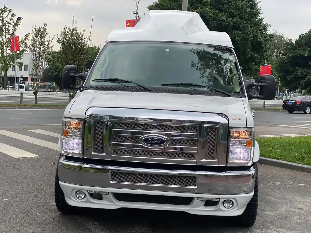 2013年上牌,进口-福特e350商务房车,5.4 - 抖音