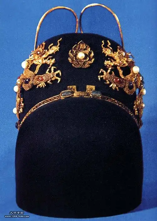 明朝皇帝的帽子到底是什么颜色的?