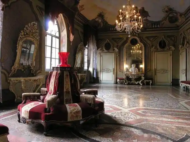 意大利妹子住858年历史古城堡绝望呐喊住城堡真的很痛苦啊啊啊啊