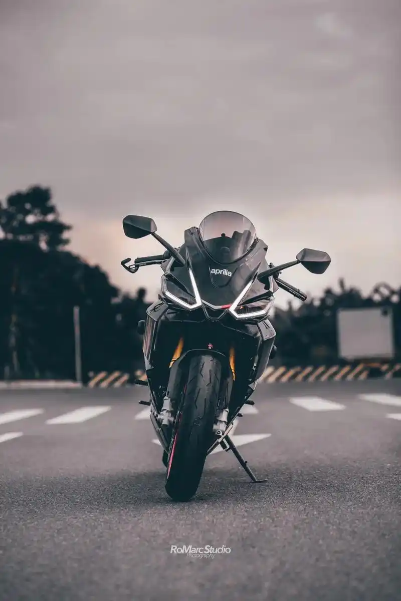 十万级别里面 它是你心目中的天花板吗?#机车摄影 #机车壁纸