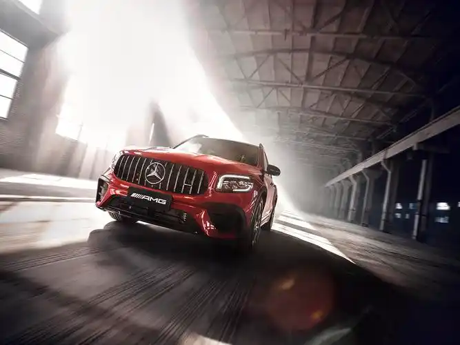 mercedes-benz奔驰 amg glb平面广告