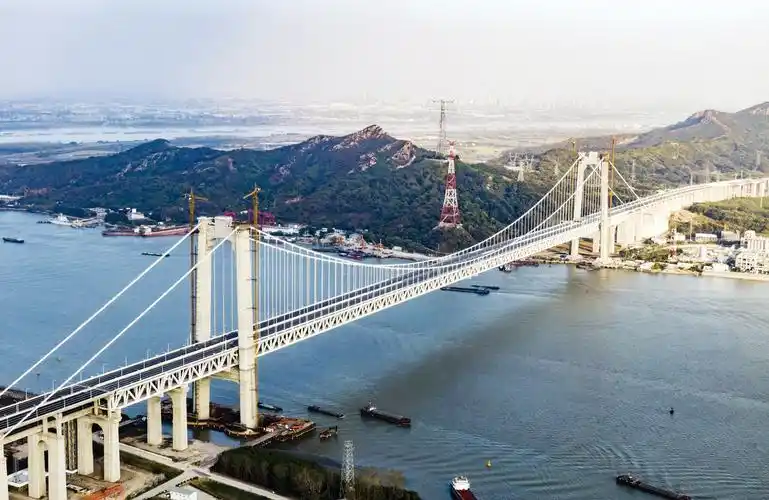 五峰山大桥全球首座高铁悬索桥 创七项世界之最