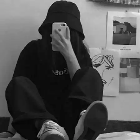 伤感女生黑白头像 纷纷扰扰让心很累的