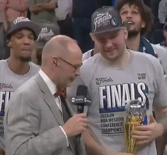 东契奇获西决mvp登全美第一热搜:朝狼队替补怒吼 归功全队显情商