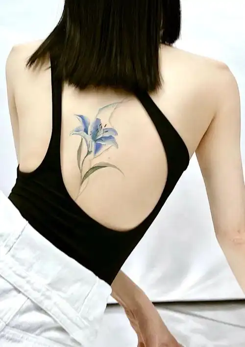 南京纹身百合花