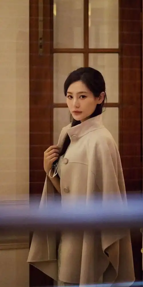 凤凰卫视新闻主播郭洋子身穿旗袍绝美