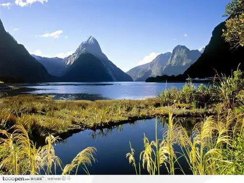 蓝天白云远山树木湖泊倒影高清摄影图片素材