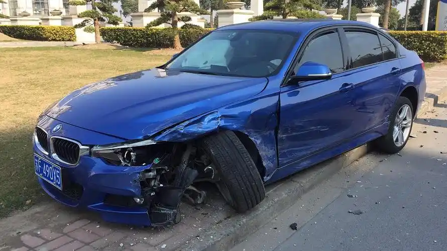 我的车祸现场!多图慎入!