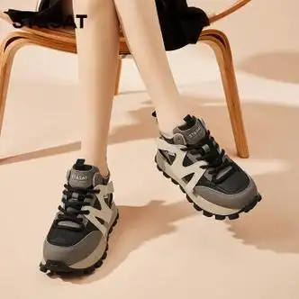 星期六2023年新款时尚旅游鞋阿甘鞋女秋冬厚底加绒保暖增高棉鞋休闲鞋