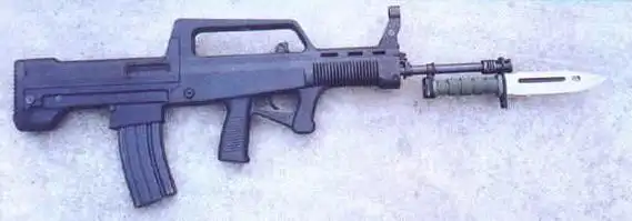 p>95式突击步枪上的多用途 a target="_blank" href="/item/刺刀