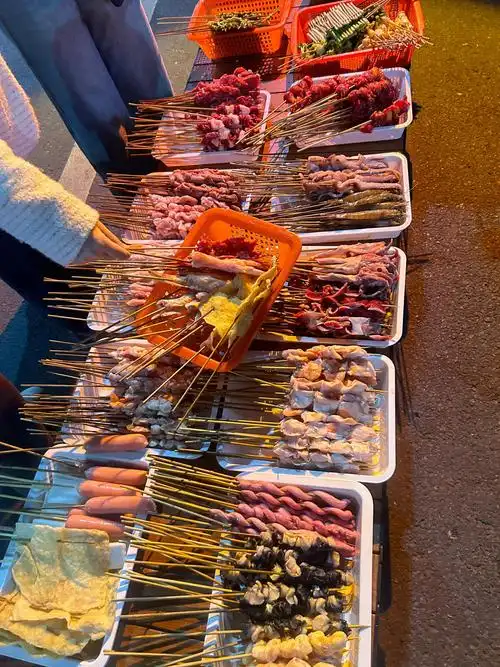 00后摆摊创业,从零开始到如今的月入3万.