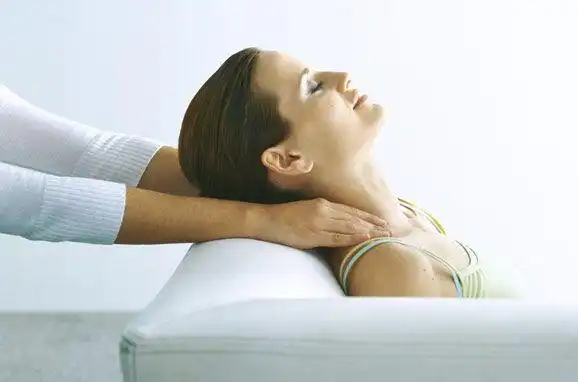 病的8大最佳治疗方案 颈椎病的十大最佳治疗方案: (1)颈椎病按摩疗法