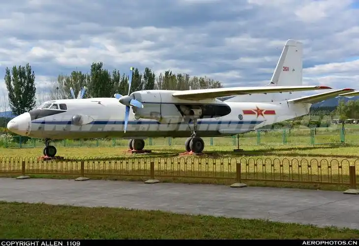 运-7j- 航空摄影图库(www.aerophotos.com)