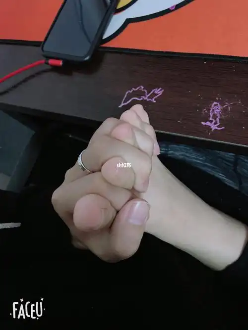 不一样的十指相扣09