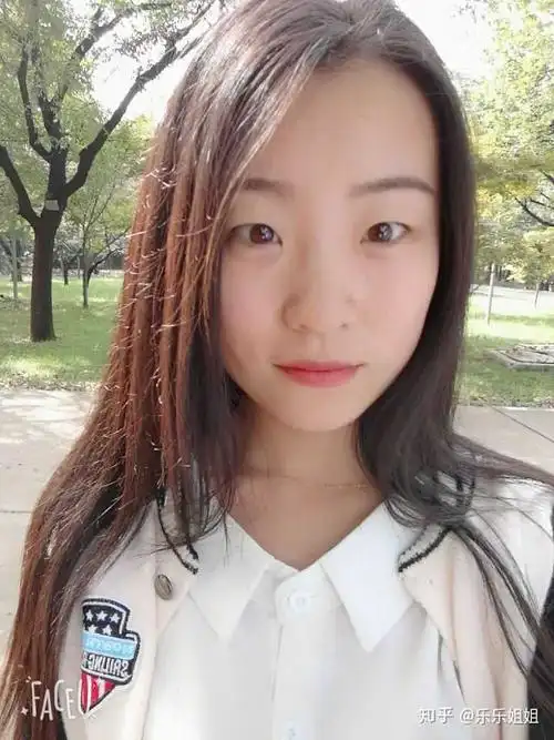 为什么有些中国人的眼睛是棕黄色的?