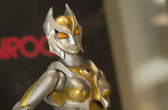 当奥特曼脱掉皮套后卡蜜拉太惊艳赛文迪迦秒杀小鲜肉