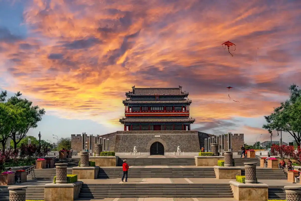 永定门,是明清北京外城城墙的正门,位于北京中轴线上