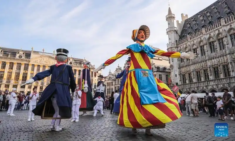 the giants perform during the folklorissimo, or the festival of