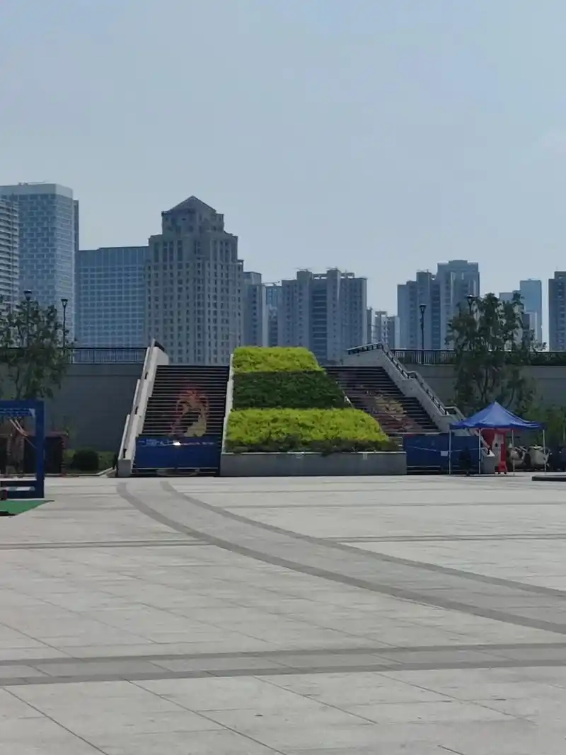 天津塘沽海河外滩公园封了.