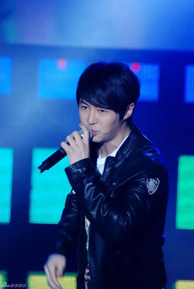 高清组图:神话junjin会歌迷 开心互动劲歌热舞_高清图集_新浪网