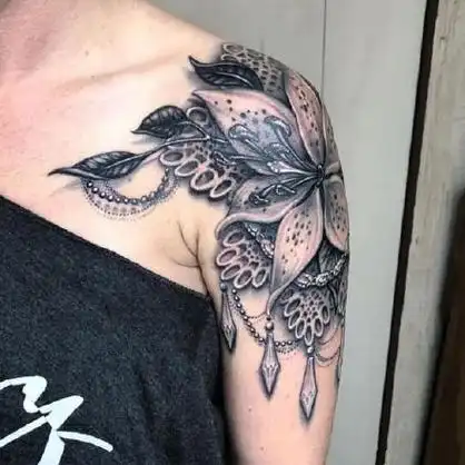 女生好看的4款肩花纹身作品