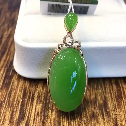 夏季新款天然和田碧玉吊坠镶18k金苹果绿玉石挂件送妈妈老婆礼物