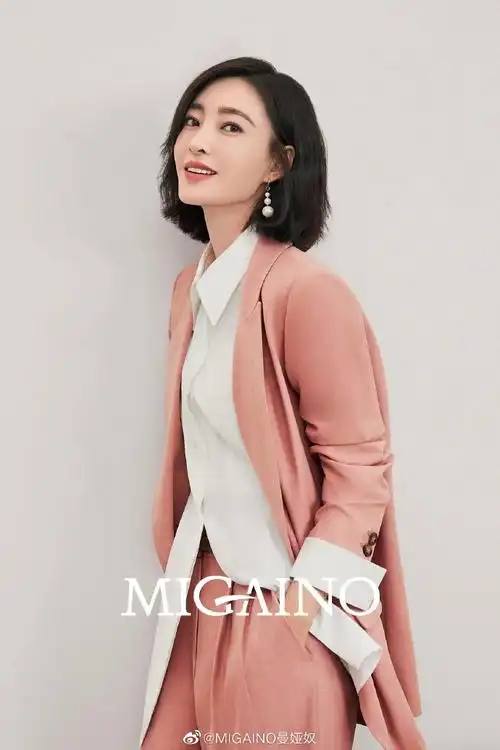 王丽坤×曼娅奴根据星数最新明星消费影响力榜单,古力娜扎消费影响力