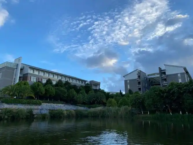 云南师范大学·雨后初晴