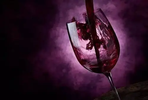 为什么喝红酒一定要用高脚杯?原因在这里.