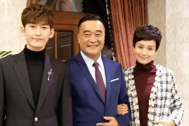 儿子是当红明星,女儿是奥运冠军,55岁的她活成了人生赢家_李颖_张翰