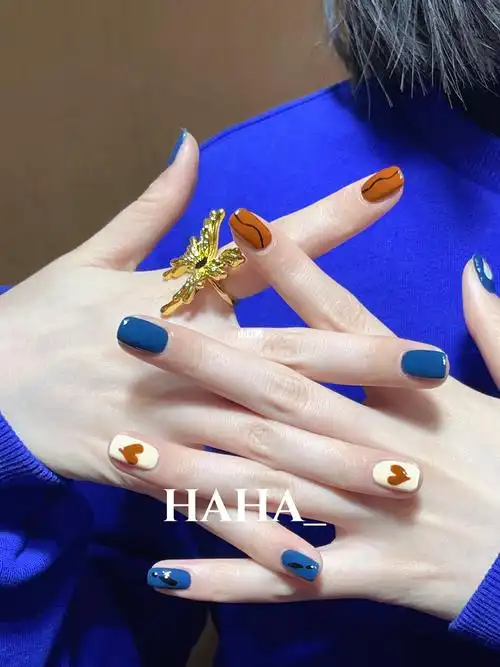 复古配色气质蓝色跳色线条涂鸦爱心美甲