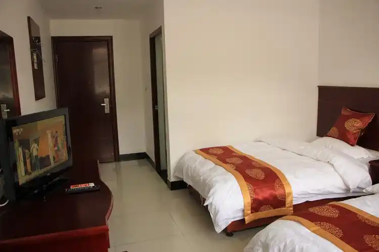 p>笨骆驼自助游酒店座落于黄山风景区南大门汤口镇,具体位置位于"京