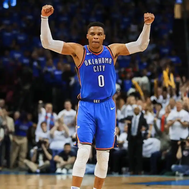 雷霆队背水一战,威少显灵45分17个篮板收割比赛